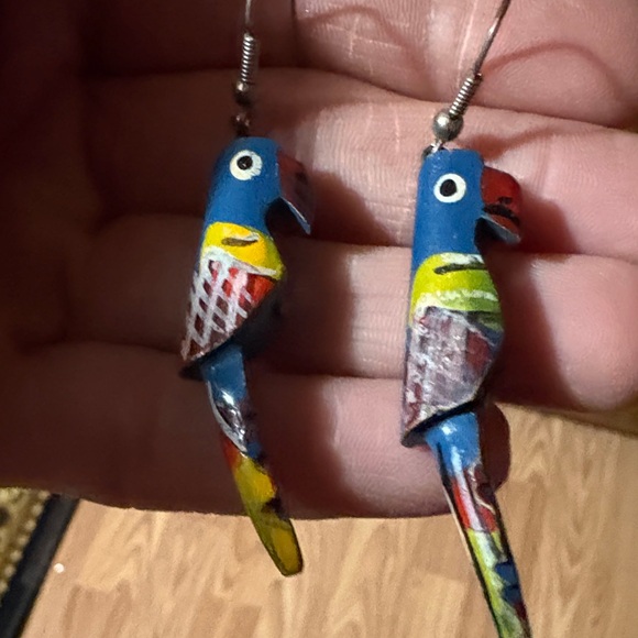 VINTAGE HANDPAINTED WOODEN MULTICOLORED PARROT DANGLE HOOK 2.3" EARRINGS - Picture 3 of 7